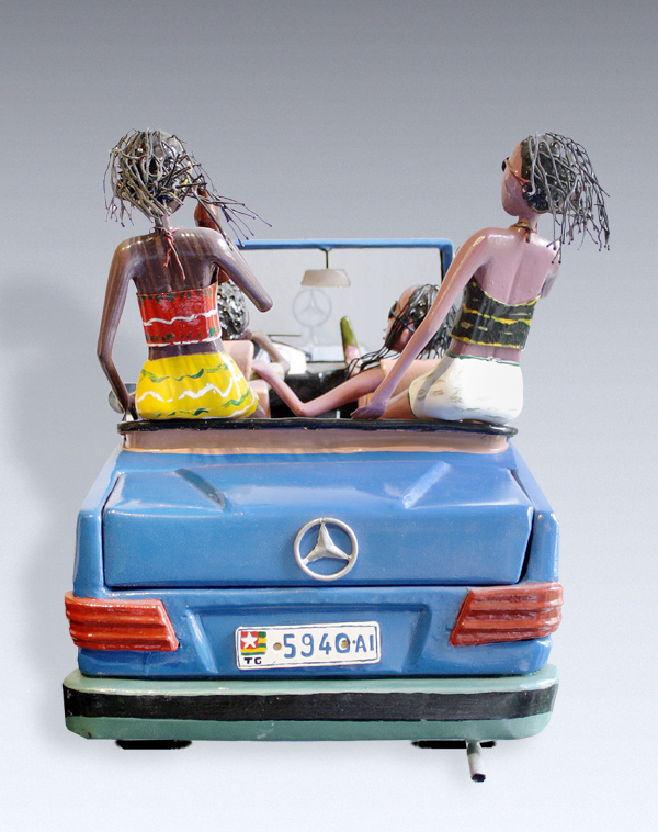 Didier Ahadsi Togo Figurengruppe in Mercedes Cbriolet H
